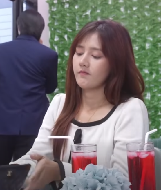 T0212074 วิ่งมามุดใต้โต๊ะ เด็กคนนี้พยายามจะบอกอะไรกันแน่ 1498949767450251 part2