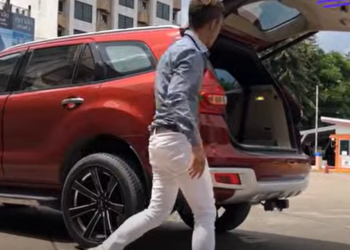 A2612006 ยายไม่มีเงิน จนต้องยอมเดินด้วยเท้าเพื่่อไปสถานีรถไฟ แต่