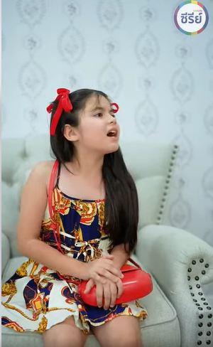 B2912018 ลูกคนใช้รีบมาเซลฟี่กับเจ้านาย ให้ทาย…เธอกำลังคิดจะทำอะไรกันแน่ (น้ำใจ EP