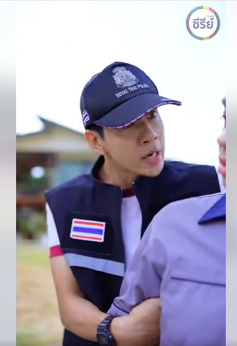 B2912040 พนักงานรีสอร์ททำตัวเป็นเก้าอี้ ทำเกินหน้าที่ จิตใจแบบนี้ที่คนไทยต้องการ EP