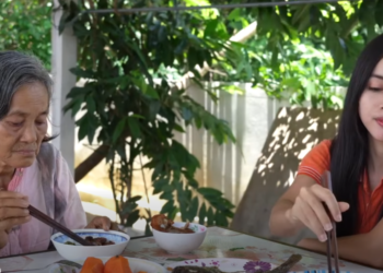 A0112080 ขึ้นมานั่งเก้าอี้สิยายแก่ ลูกชายแกจะกลับมาแล้ว! 530035358231120 part2