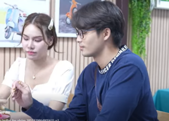 T1301006 หนังสั้นแฝดกินบุฟเฟ่ต์หารกลุ่ม 3855229864805635 part2