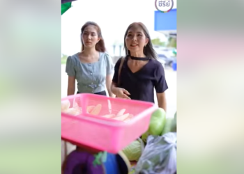 B1401021 แม่ค้าโก่งตราชั่ง โดยไม่รู้ว่าวันนี้ตำรวจมาตรวจแผง 1592847171505158 part2