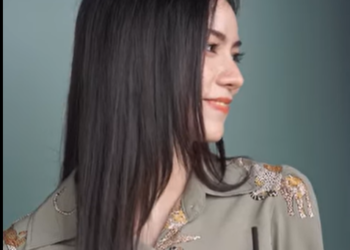 K1501071 ถ้าอยากได้ฉันเป็นแฟน ถอดเสื้อรอตรงนี้จนกว่าฉันจะกลับมา