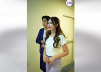 B2501224 ภรรยาเขียนคำนี้ที่รถ เพราะเห็นสามีอยู่ในนั้นกับหญิงอื่น 351952427725489 part2