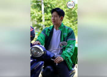 B2501215 ใจสลาย!! ไรเดอร์มาส่งอาหาร เจอแฟนแช่น้ำอยู่กับเสี่ยริมสระ 233526016489071 part2